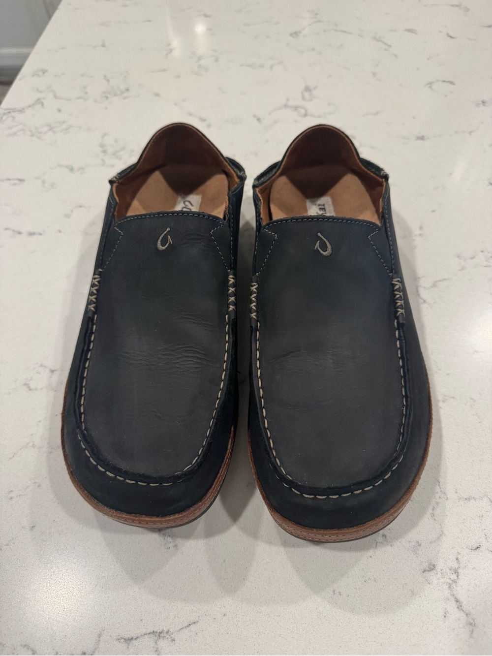 Men’s Olukai Moloa Black Leather Slip on Loafers. Size 11.5. Toffee Sole.